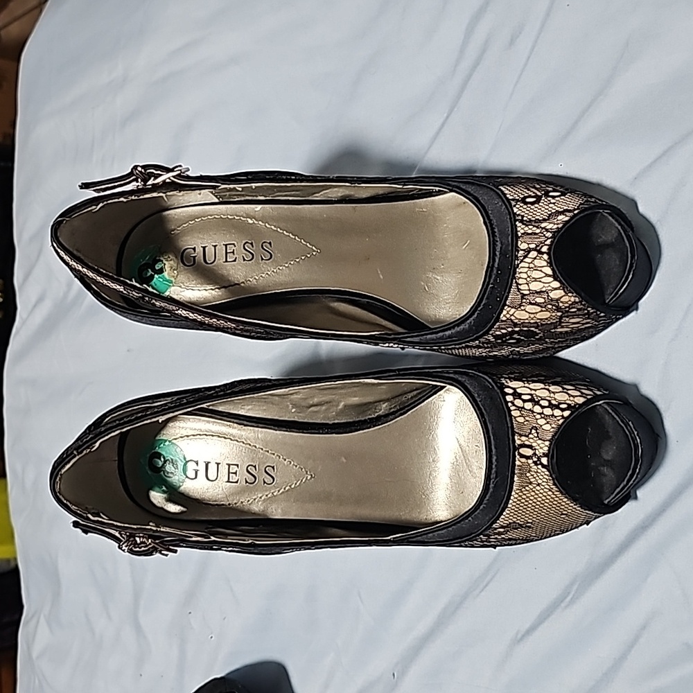 GUESS Black/ Lace Pumps